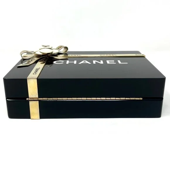 Chanel 2017 Black Plexiglass Gold Hardware Gift Box Minaudiere Clutch - Picture 3 of 12